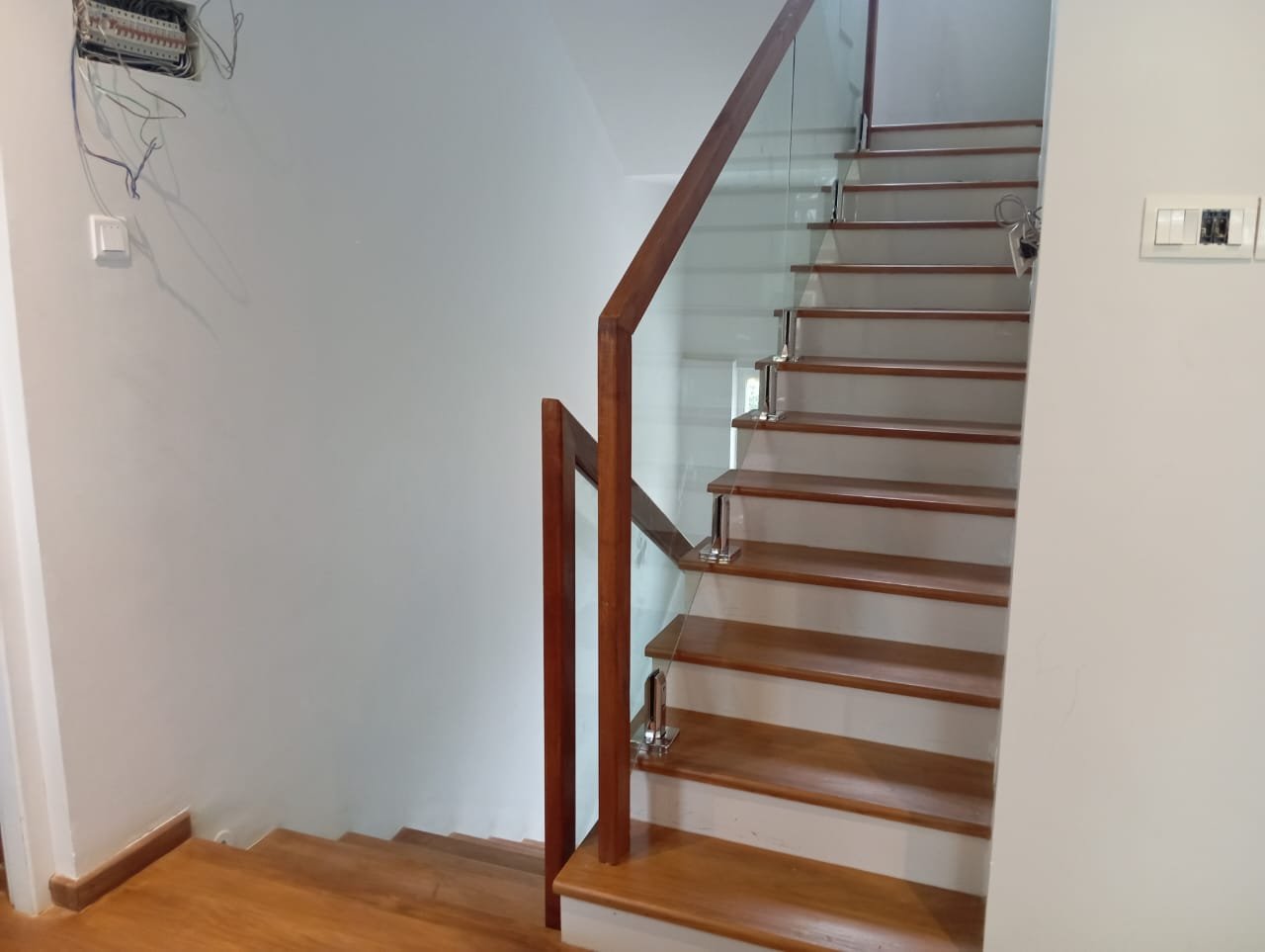 Tempered Glass Staircase Railing - Gampaha