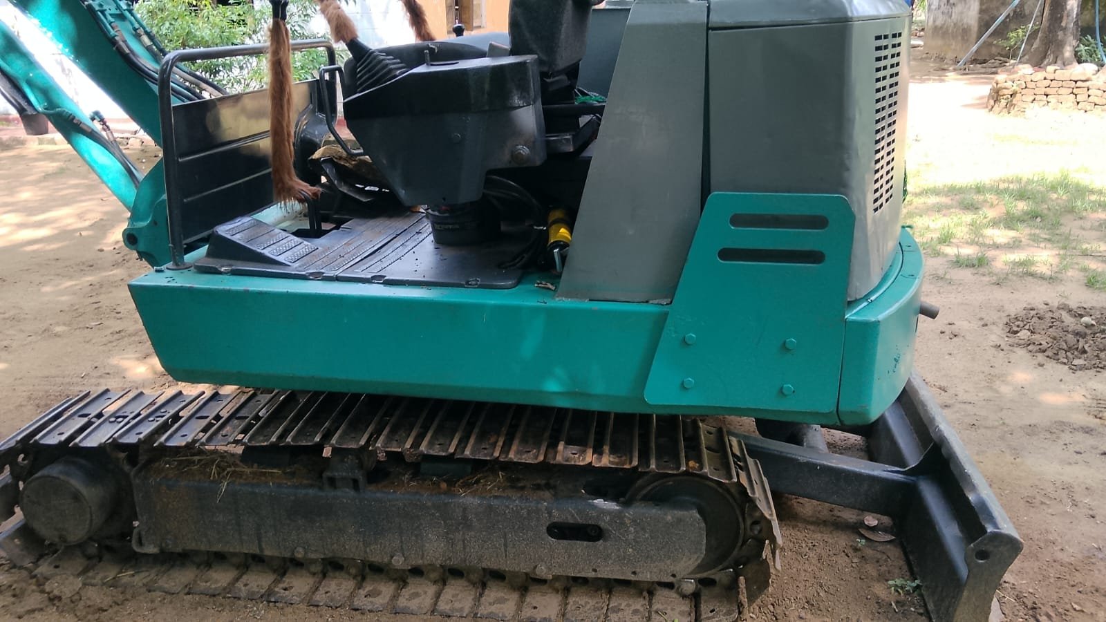 road construction Excavator machinery rental polonnaruwa